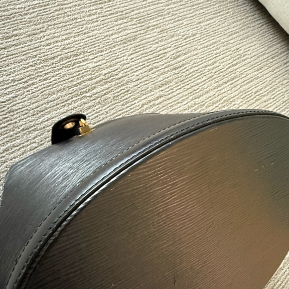 NWOT *Authentic* Louis Vuitton Black Vintage Cluny Epi Leather Shoulder Bag - Picture 3 of 9